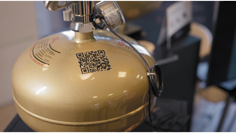 Наклейка с QR-кодом на баллоне модуля газового пожаротушения "ЗАРЯ"