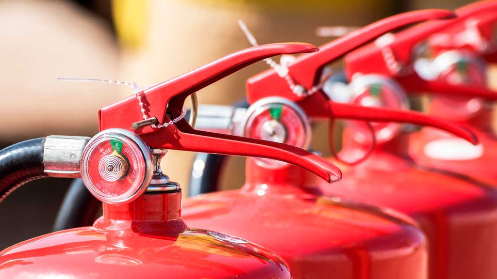 Огнетушители - самые распространенные средства пожаротушения на предприятии